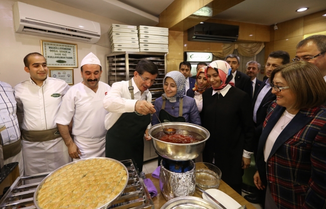 Başbakan Davutoğlu Gaziantep'te esnaf oldu! 10