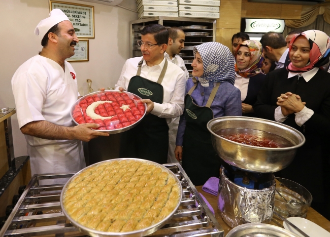 Başbakan Davutoğlu Gaziantep'te esnaf oldu! 15