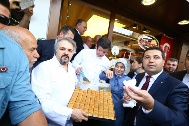 Başbakan Davutoğlu Gaziantep'te esnaf oldu! 16