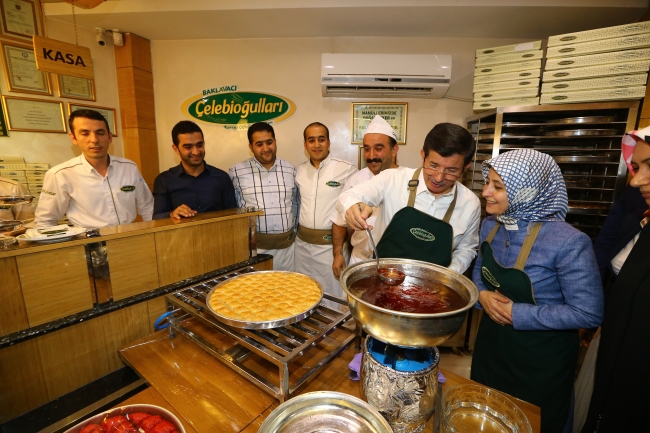 Başbakan Davutoğlu Gaziantep'te esnaf oldu! 18