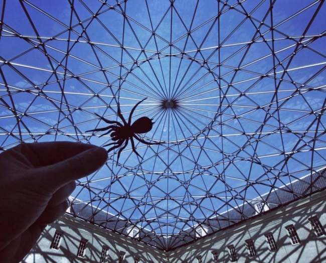 Eğlenceli kağıt figürlerin gerçekle komik etkileşimi 8