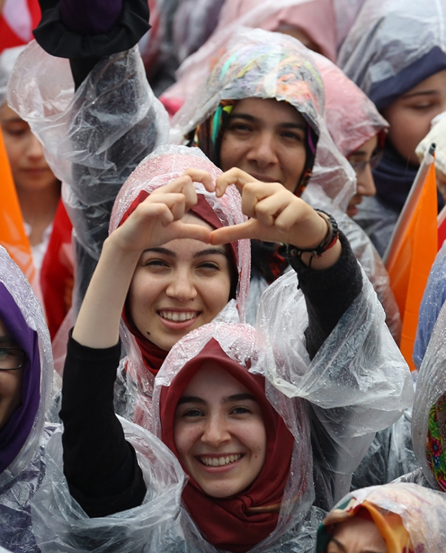 Beraber ıslandılar yağmurda! 9