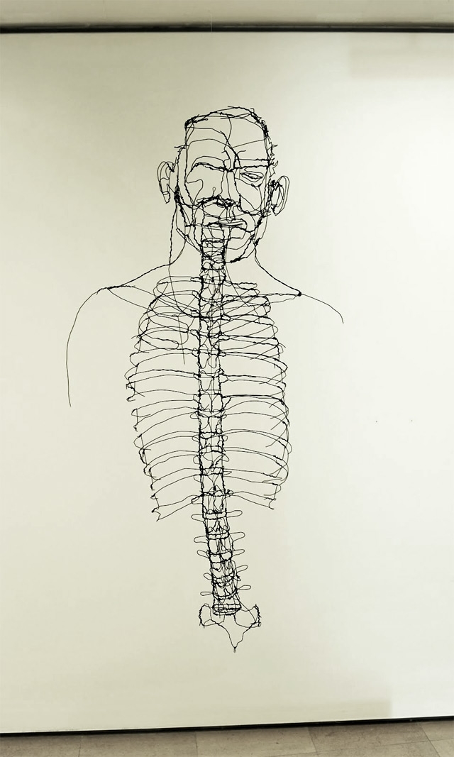 Havaya karakalem resimler çiziyor! 15