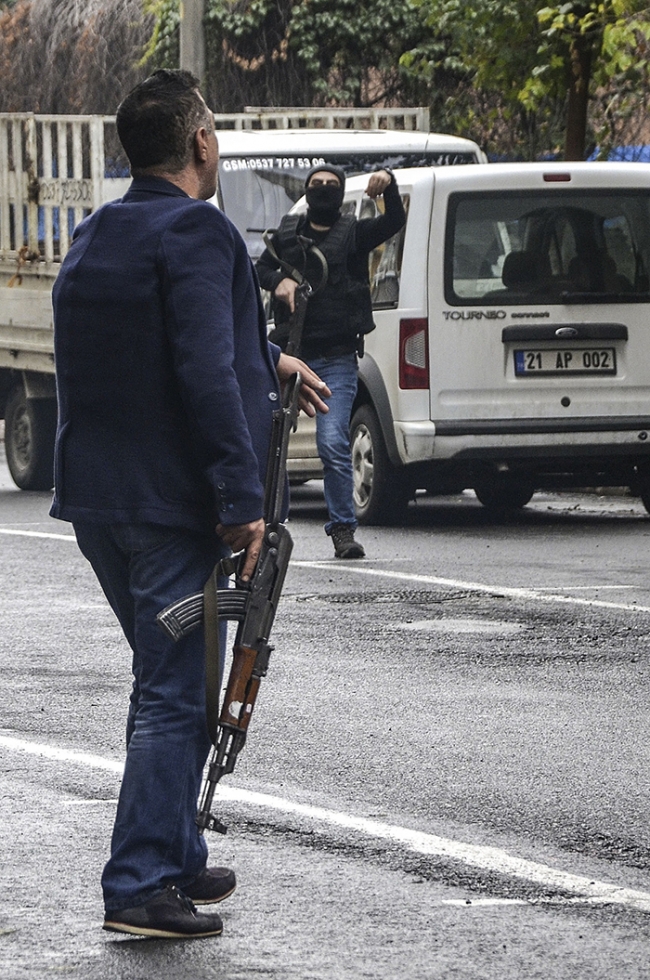 Canlı bomba eylemine hazırlanan IŞİD hücresine darbe 13
