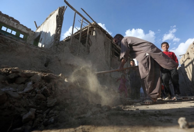 7,5 büyüklüğündeki deprem 3 ülkeyi salladı 2