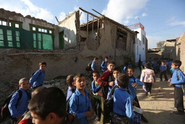 7,5 büyüklüğündeki deprem 3 ülkeyi salladı 15