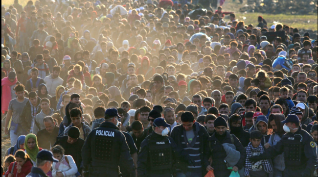 Dünyadan günün fotoğrafları: Brezilya kabilesinde internet keyfi 8