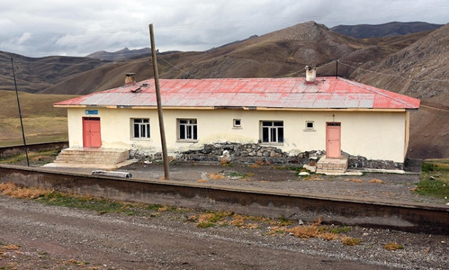 Cumhuriyet Bayramı'nda boya yapan fedakar öğretmen 8