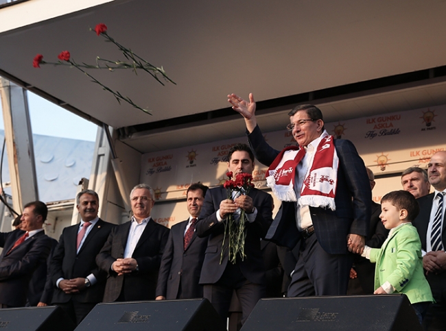 Davutoğlu'ndan memleket selfiesi 10