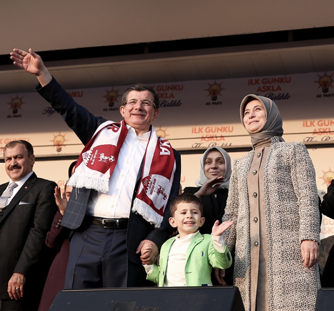 Davutoğlu'ndan memleket selfiesi 11