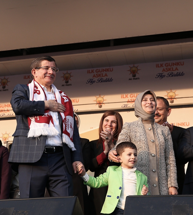 Davutoğlu'ndan memleket selfiesi 16