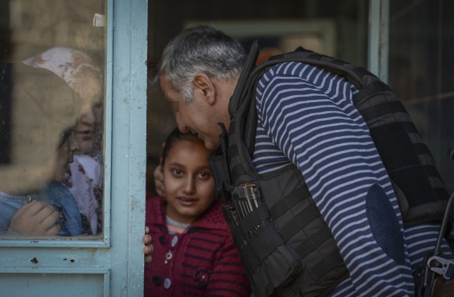 Diyarbakır'da operasyona katılan polislere halk desteği 4