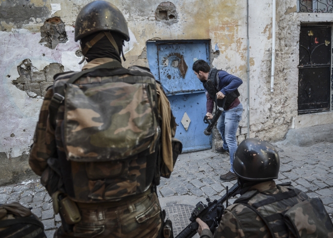 Diyarbakır'da operasyona katılan polislere halk desteği 6