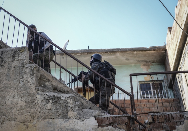 Diyarbakır'da operasyona katılan polislere halk desteği 7