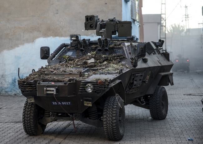 Diyarbakır'da operasyona katılan polislere halk desteği 13