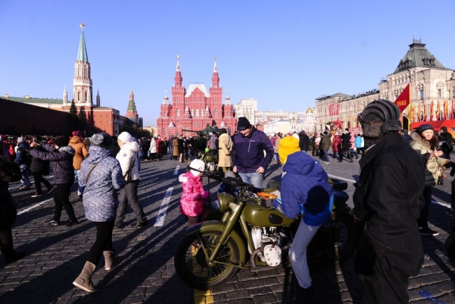 Kızıl Ordu Kızıl Meydan'da! 12
