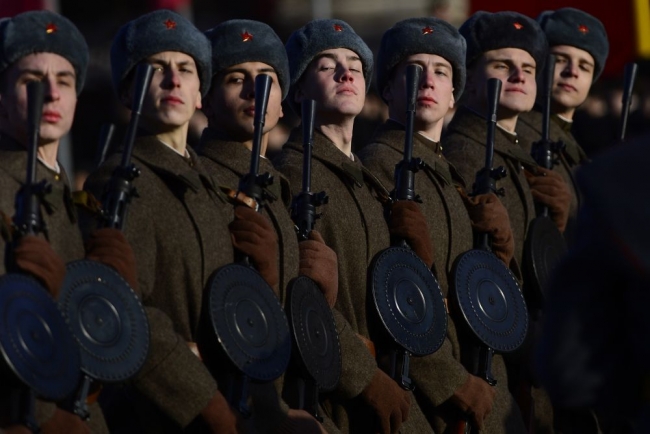 Kızıl Ordu Kızıl Meydan'da! 32