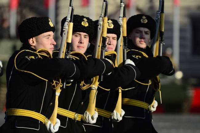 Kızıl Ordu Kızıl Meydan'da! 27