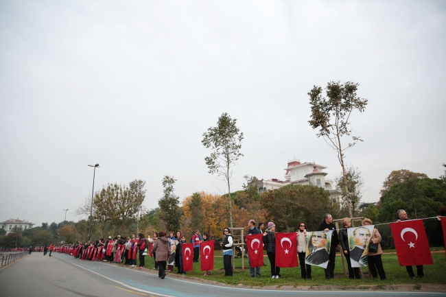 İstanbul'da 6,5 kilometrelik "Ata'ya saygı zinciri" oluşturuldu 1