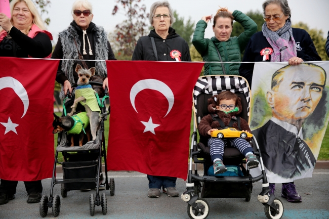 İstanbul'da 6,5 kilometrelik "Ata'ya saygı zinciri" oluşturuldu 2