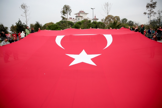 İstanbul'da 6,5 kilometrelik "Ata'ya saygı zinciri" oluşturuldu 3