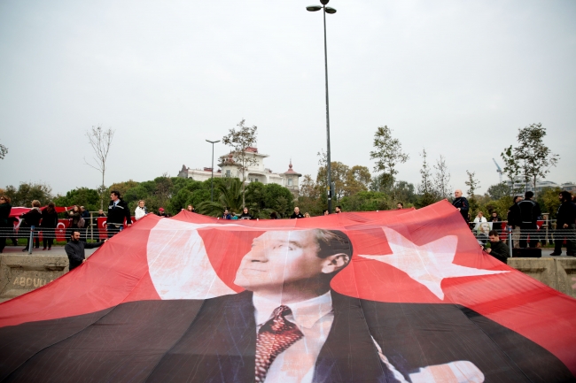 İstanbul'da 6,5 kilometrelik "Ata'ya saygı zinciri" oluşturuldu 4