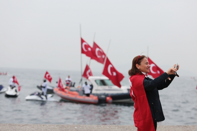 İstanbul'da 6,5 kilometrelik "Ata'ya saygı zinciri" oluşturuldu 5