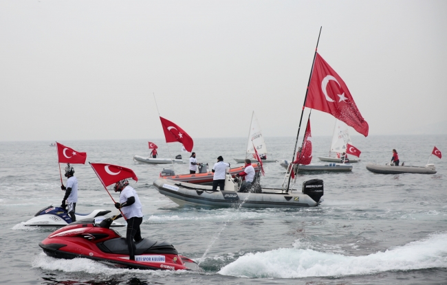 İstanbul'da 6,5 kilometrelik "Ata'ya saygı zinciri" oluşturuldu 7