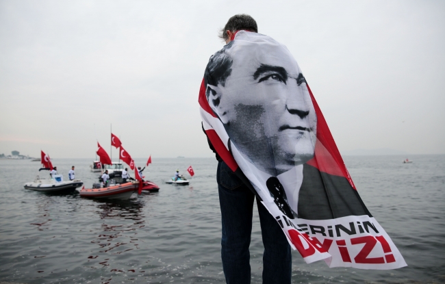 İstanbul'da 6,5 kilometrelik "Ata'ya saygı zinciri" oluşturuldu 9