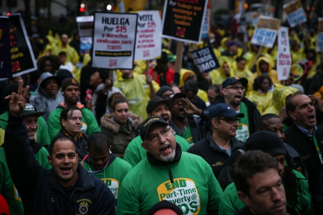 Amerikalı işçiler asgari ücret zammı için sokakta 7