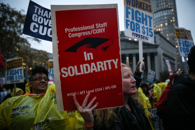 Amerikalı işçiler asgari ücret zammı için sokakta 8