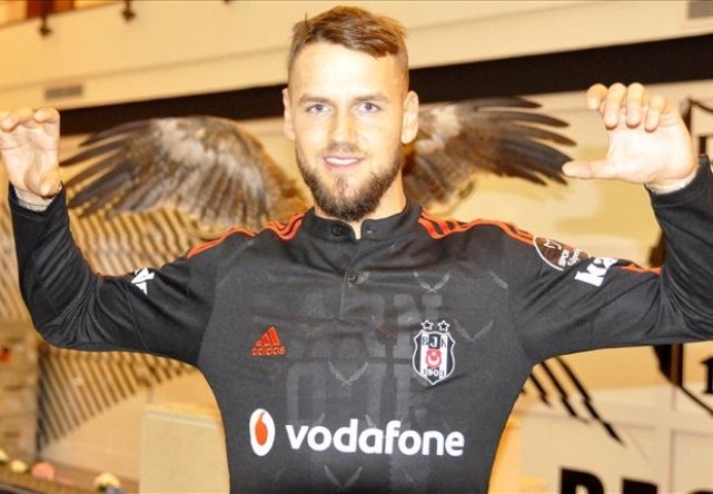 Beşiktaş'ta 4 futbolcunun bileti kesildi 10