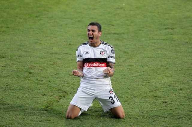 Beşiktaş'ta 4 futbolcunun bileti kesildi 11