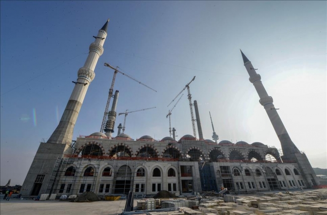 Başörtülüleri eleştiren Melek Baykal çark etti 11