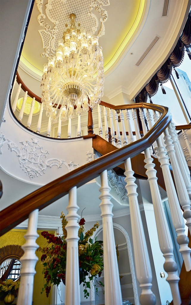 Aliağoğlu’nun hayat arkadaşı Petek Ertüre'nin muhteşem dairesi 11