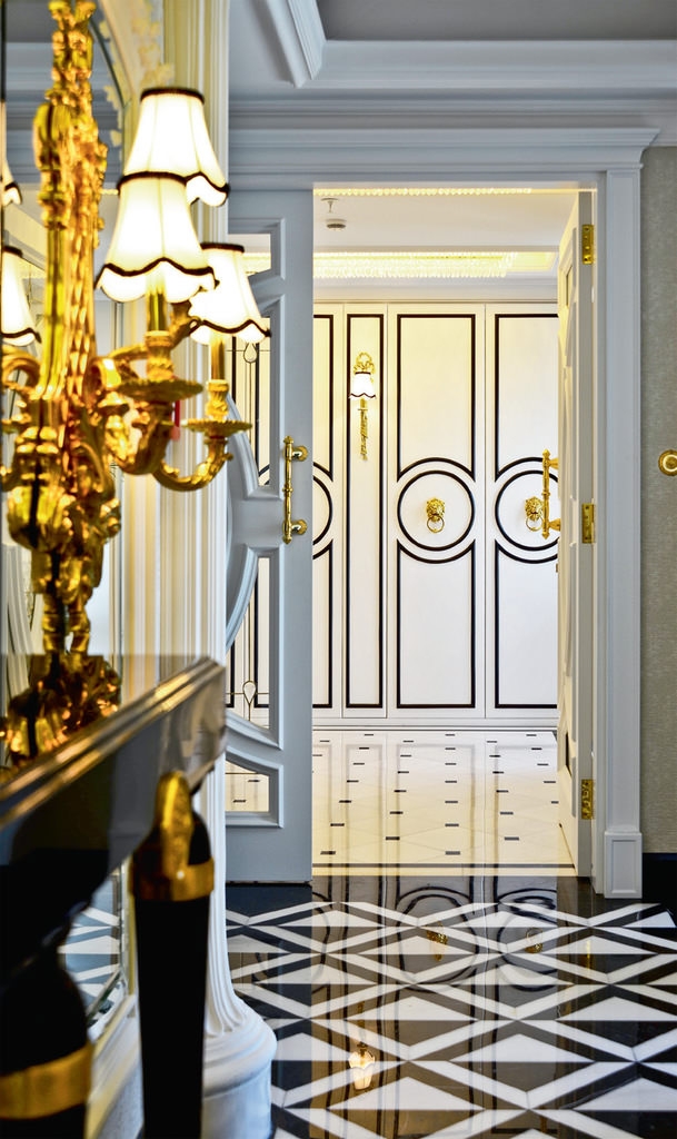 Aliağoğlu’nun hayat arkadaşı Petek Ertüre'nin muhteşem dairesi 16