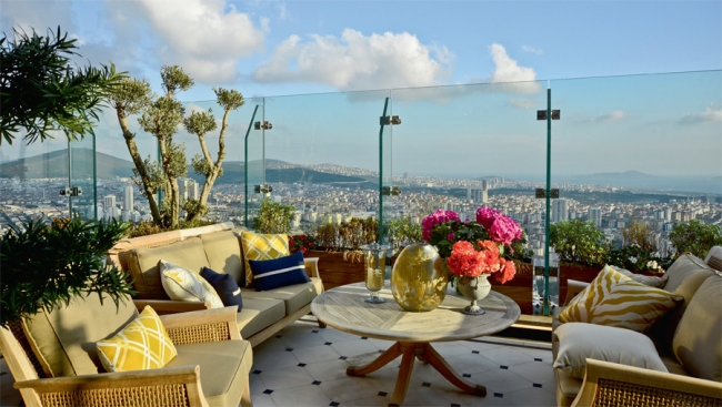 Aliağoğlu’nun hayat arkadaşı Petek Ertüre'nin muhteşem dairesi 7