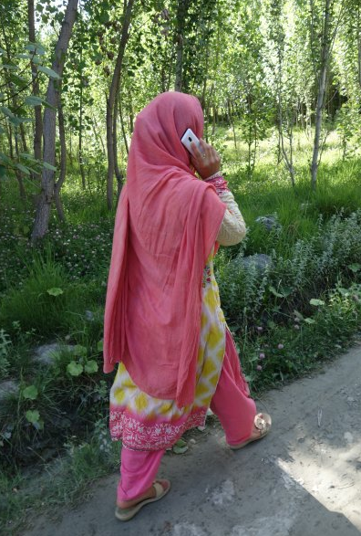 Pakistanlı kadınların cep telefonu aşkı 2