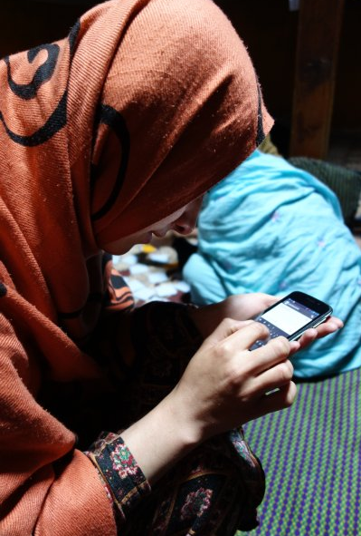 Pakistanlı kadınların cep telefonu aşkı 4