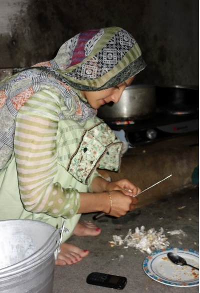 Pakistanlı kadınların cep telefonu aşkı 7