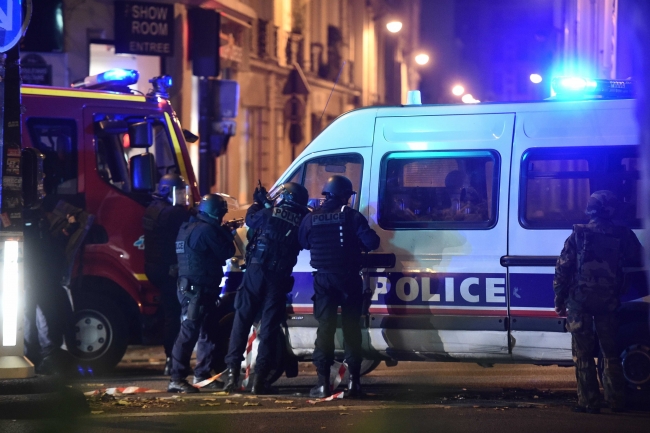 Paris'te eş zamanlı terör saldırılarından ilk kareler 8