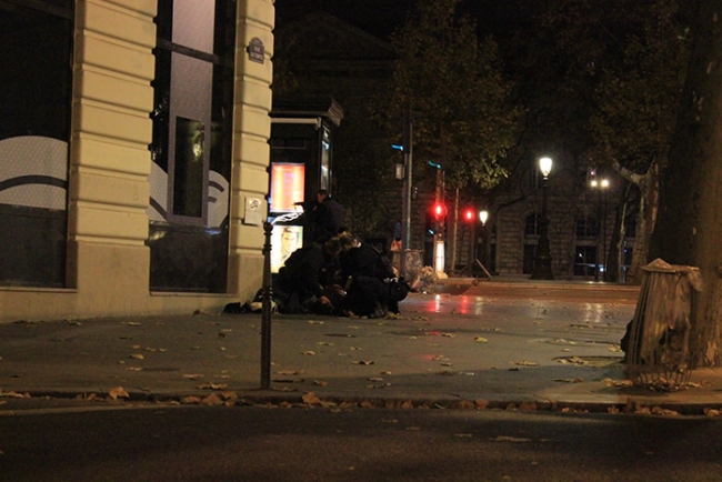 Paris'te bitmeyen gece! 64