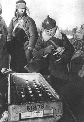 Molotof kokteyli kiminle alay ediyor? 7