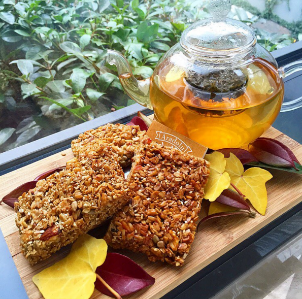 Instagram'da ünlüler: Şahan Gökbakar'dan Cem Yılmaz'a zeytin dalı! 15