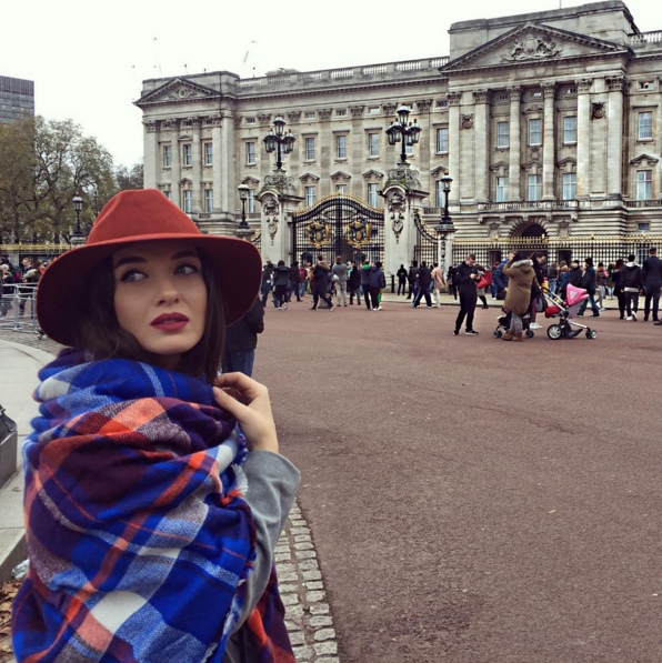 Instagram'da ünlüler: Kızını sahneye titizlikle hazırladı 11