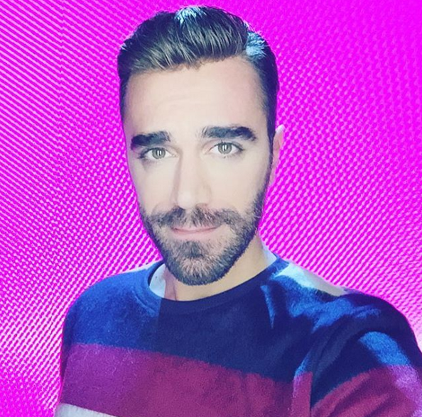 Instagram'da ünlüler: Kızını sahneye titizlikle hazırladı 8