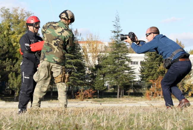 Muhabirler savaşa hazırlandı 10