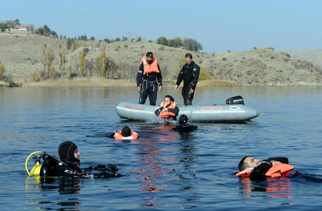 Muhabirler savaşa hazırlandı 12