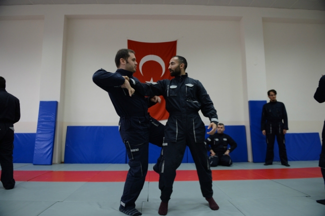 Muhabirler savaşa hazırlandı 14