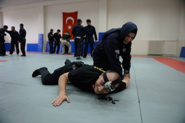 Muhabirler savaşa hazırlandı 15